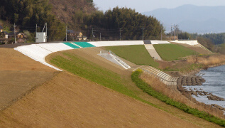 安井地区築堤護岸工事